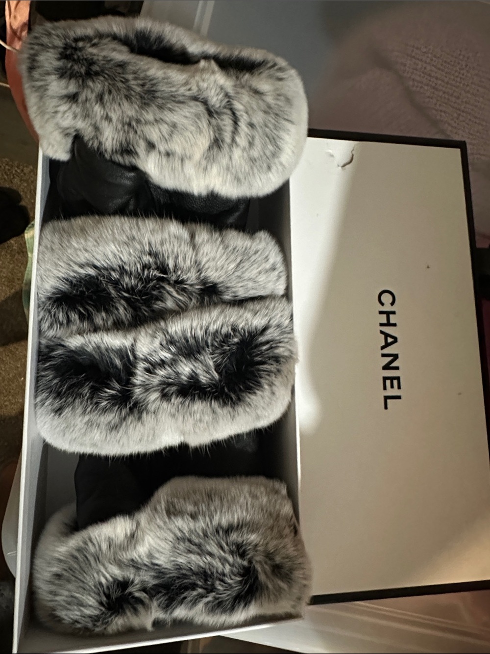 CHANEL Black Quilted Leather Gloves with Grey Fur & Crystal CC Emblem - Picture 9 of 14
